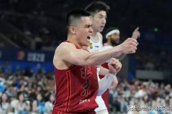 lol合区-关于职业篮球比赛近况：广厦队努力积分争夺前位的信息