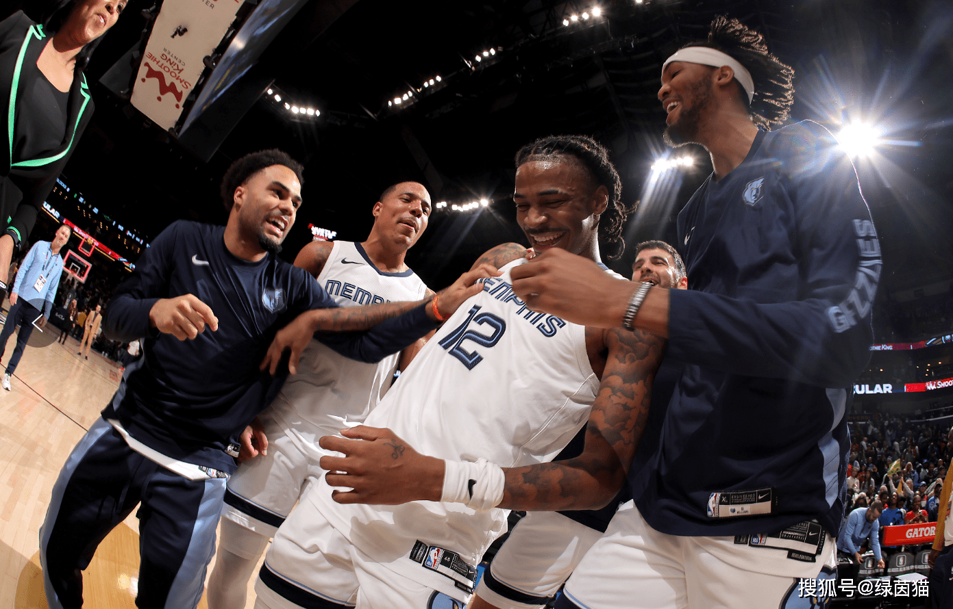 洛杉矶湖人险胜布鲁克林篮网,莫兰特绝境下完成绝杀顶尖较量小组赛,锁定晋级资格的简单介绍 洛杉矶湖人险胜布鲁克林篮网,莫兰特绝境下完成绝杀顶尖较量小组赛,锁定晋级资格的简单介绍